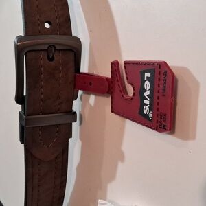 🆕️ Levi's brown and black reversible belt size medium (34-36)